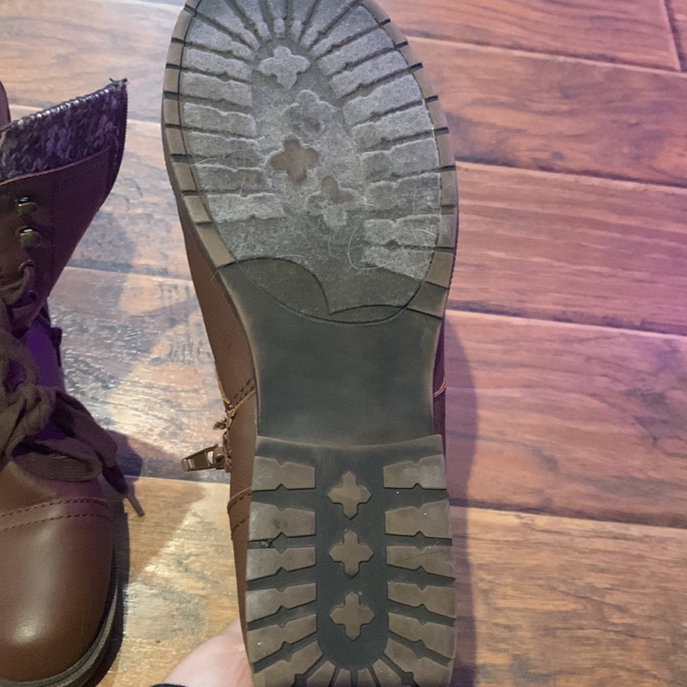 brown boots - Picture 4 of 5